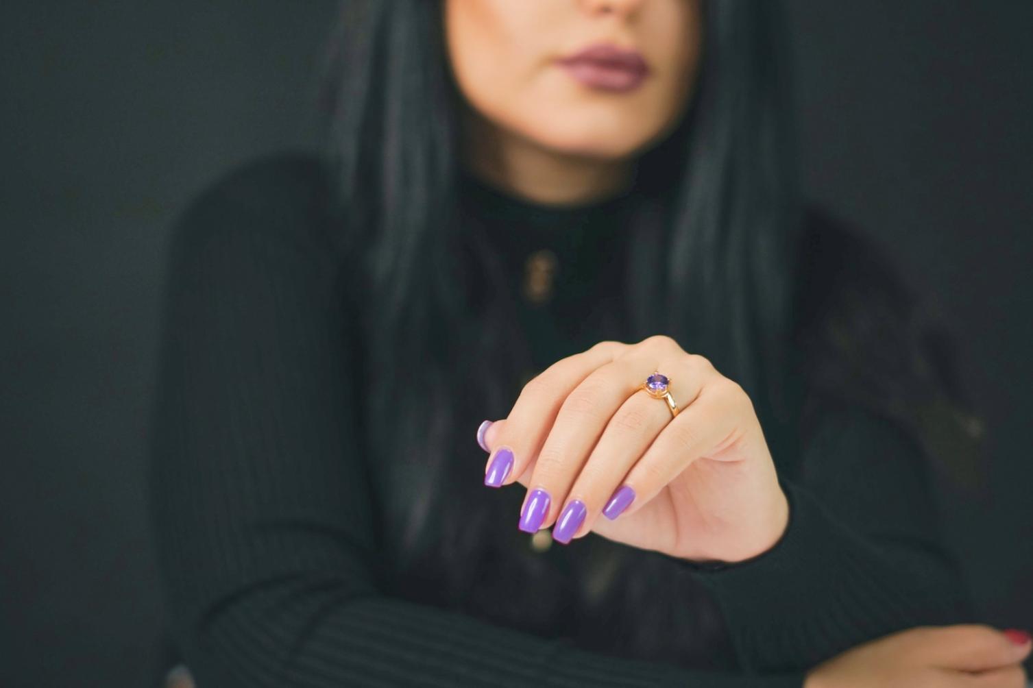 Ambiente di formazione professionale per corsi di manicure con postazioni attrezzate